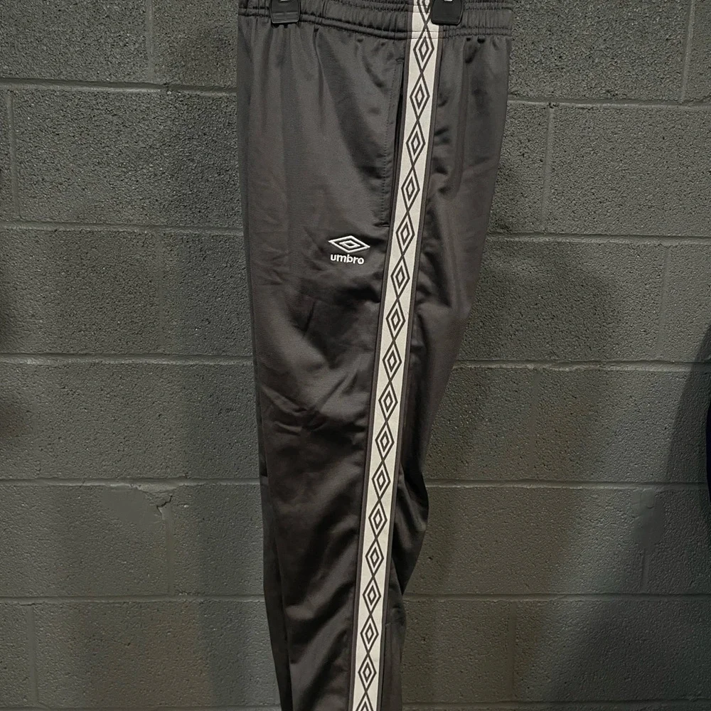 Umbro Charcoal Pants with Geometric White Stripe